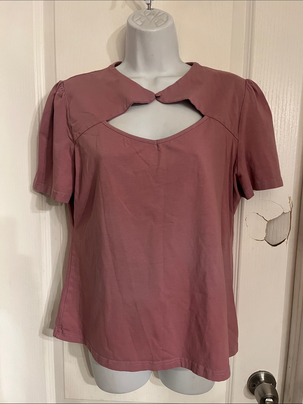 Belle Poque Hollowed-Out Keyhole Vintage Top in a soft mauve pink, size XL
